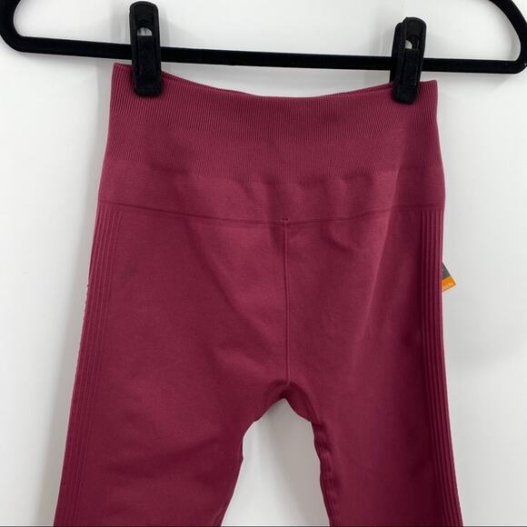 Nux Womens Burgundy Red Compression Leggings Perforated Sides Size Small S - Picture 3 of 11